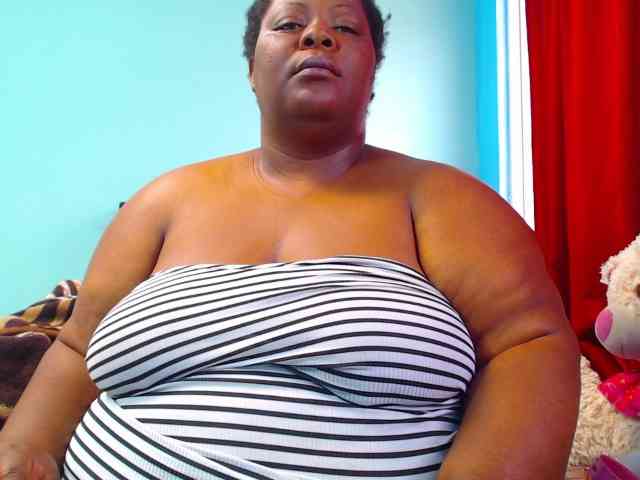 ShantalBBW webcam