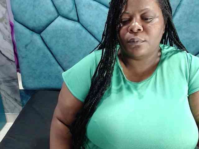 ShantalBBW webcam