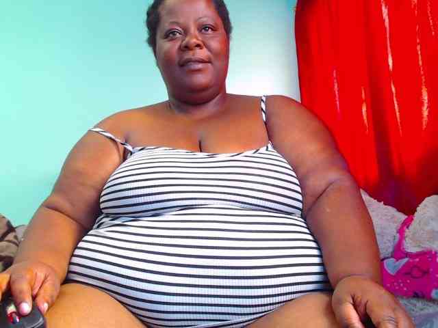 ShantalBBW webcam