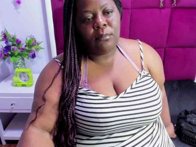 ShantalBBW webcam