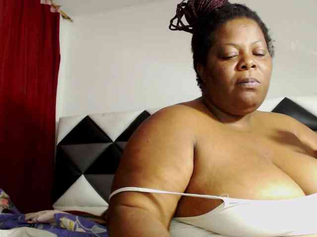ShantalBBW webcam