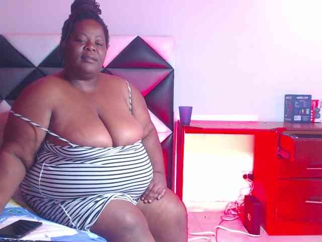 ShantalBBW webcam