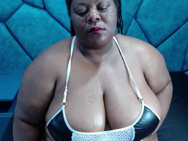 ShantalBBW webcam