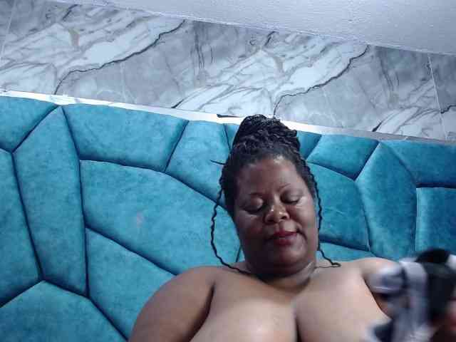 ShantalBBW webcam