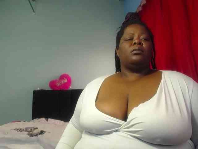 ShantalBBW webcam