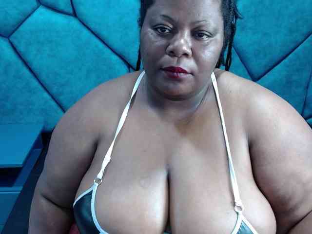 ShantalBBW webcam