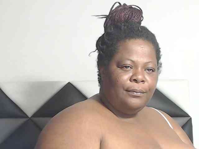 ShantalBBW webcam