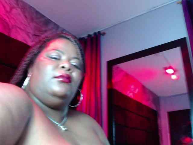 ShantalBBW webcam