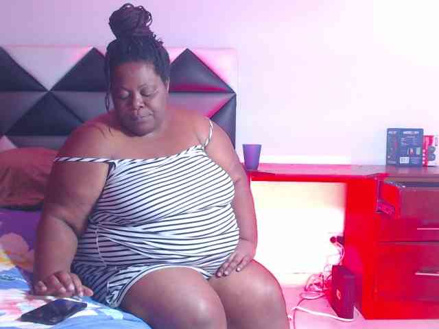 ShantalBBW webcam