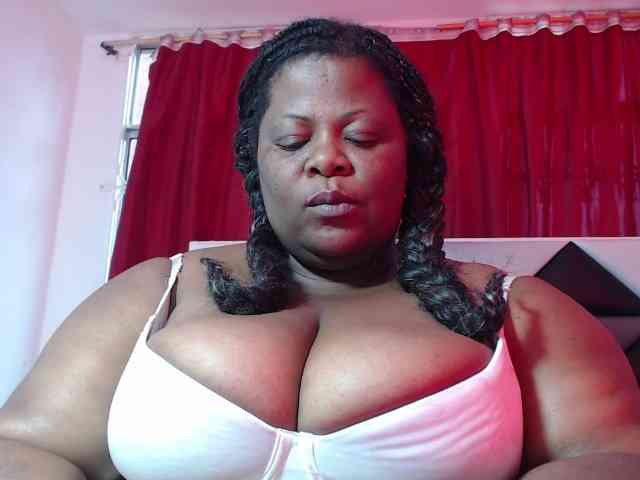 ShantalBBW webcam