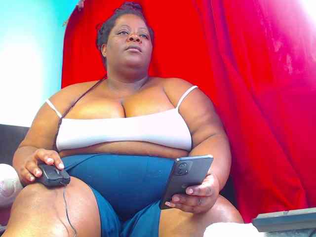 ShantalBBW webcam