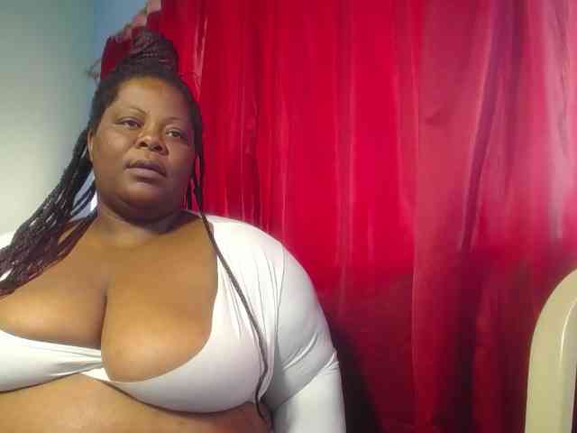 ShantalBBW webcam