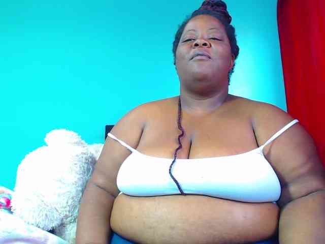 ShantalBBW webcam