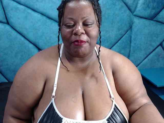 ShantalBBW webcam
