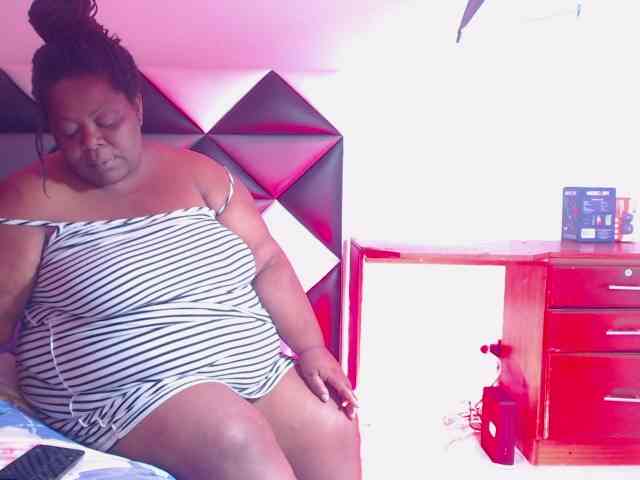ShantalBBW webcam