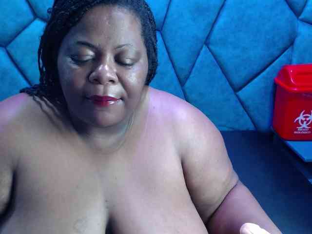 ShantalBBW webcam
