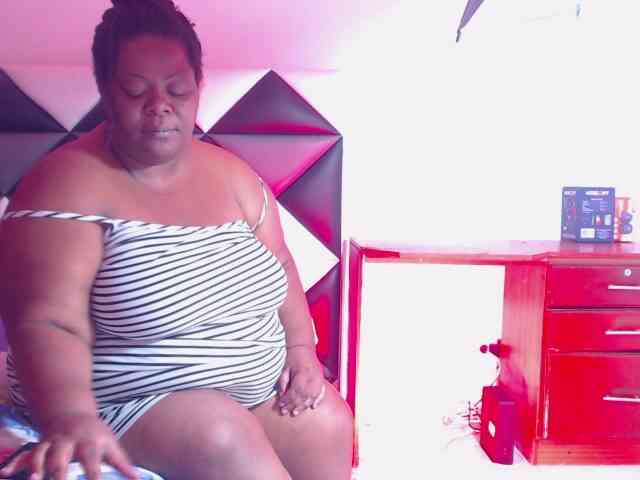 ShantalBBW webcam