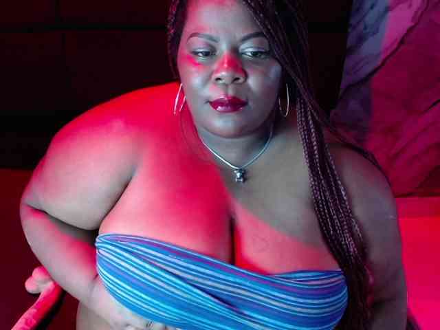 ShantalBBW webcam