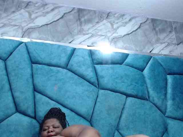 ShantalBBW webcam