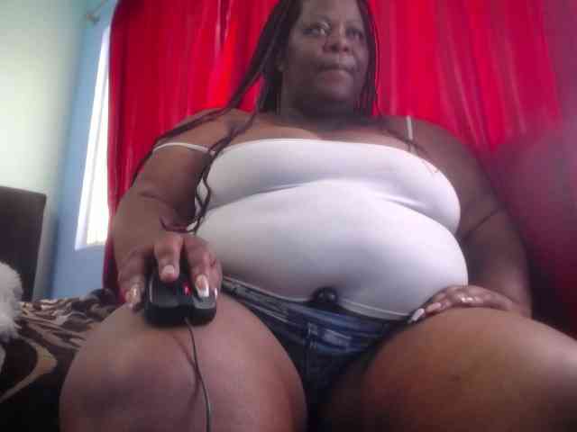 ShantalBBW webcam