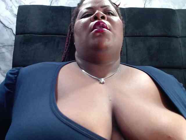 ShantalBBW webcam
