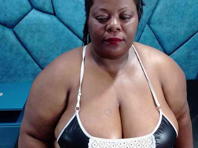 ShantalBBW webcam