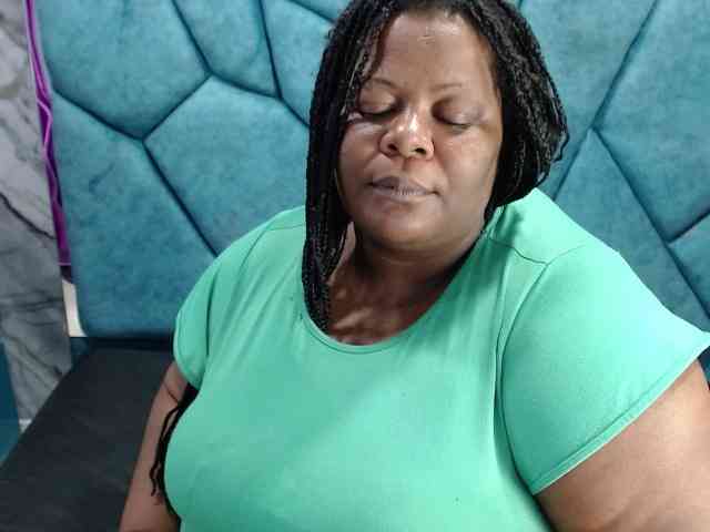 ShantalBBW webcam