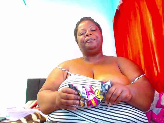 ShantalBBW webcam