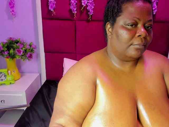 ShantalBBW webcam