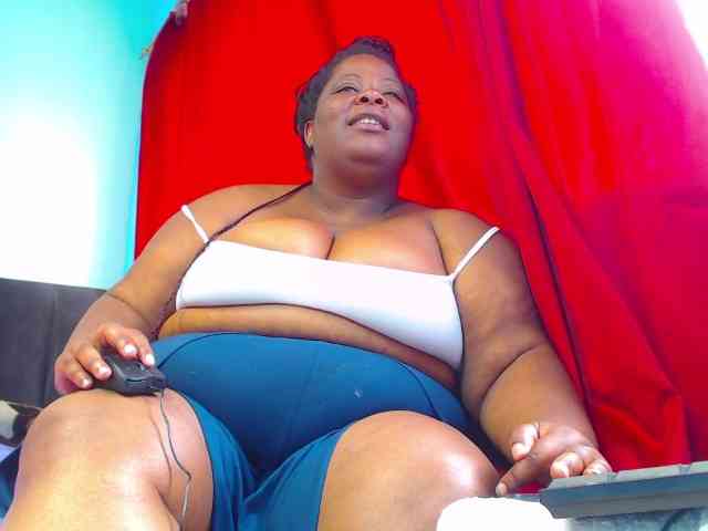 ShantalBBW webcam