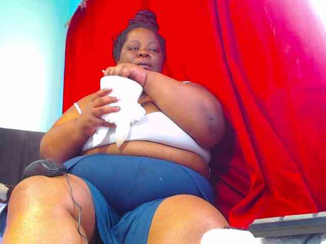 ShantalBBW webcam