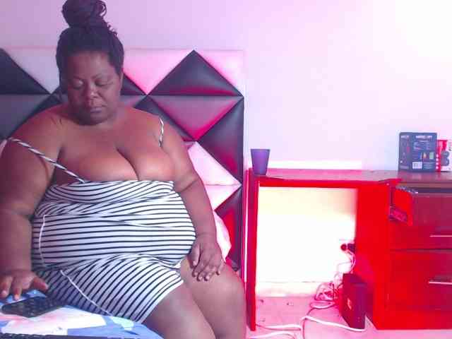 ShantalBBW webcam