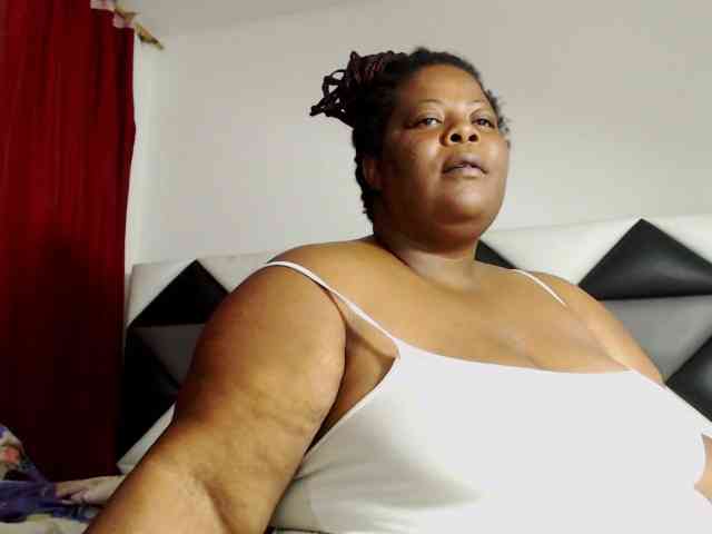 ShantalBBW webcam