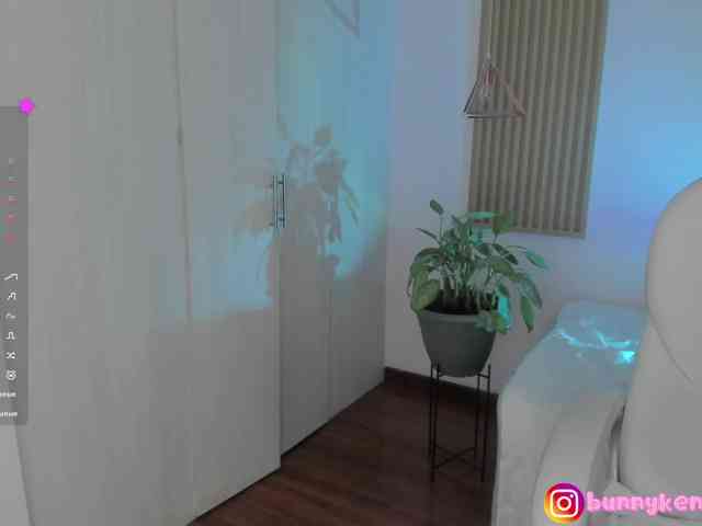 Kendallbonnyy webcam