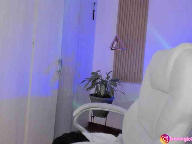 Kendallbonnyy webcam