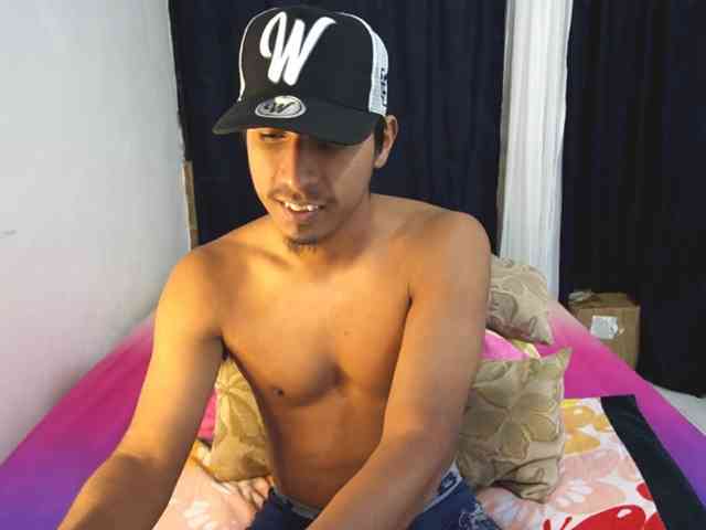 Michaelhotbbc Live Webcam on {site_name}