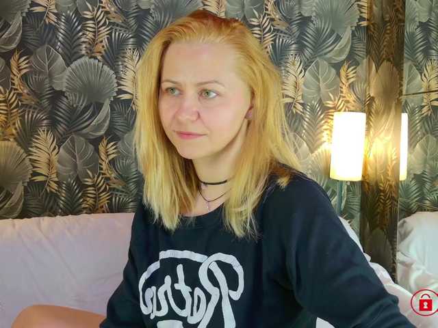 le modèle SweetArry est en webcam porno dans un show sur le site bongacams, il possède les tags suivants: White/Caucasian,Blonde,Shaved