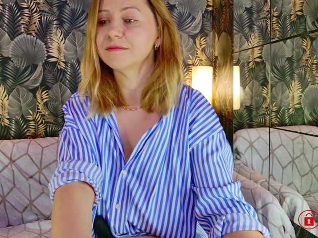 SweetArry webcam bongacams model stream image