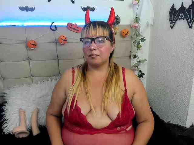 jones-scarlet webcam