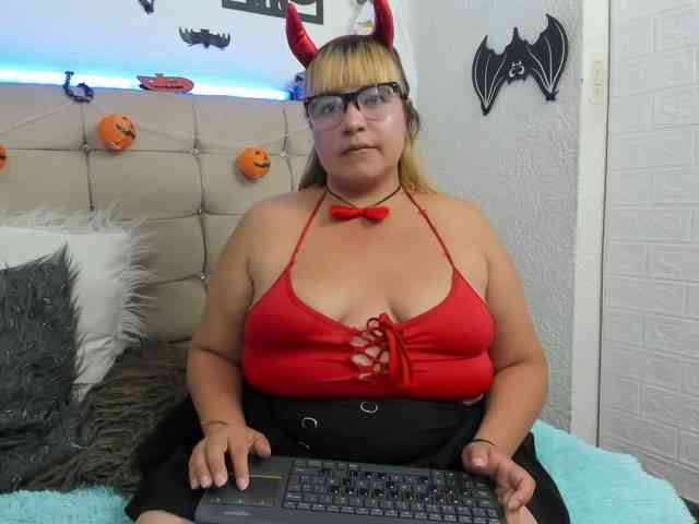 jones-scarlet webcam