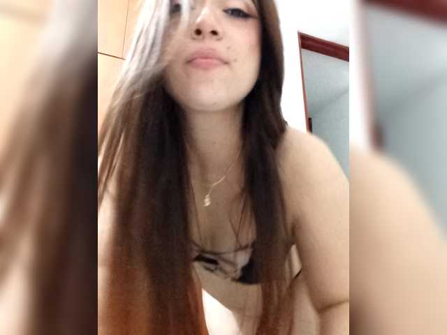 TiffanyB8's BongaCams show and profile