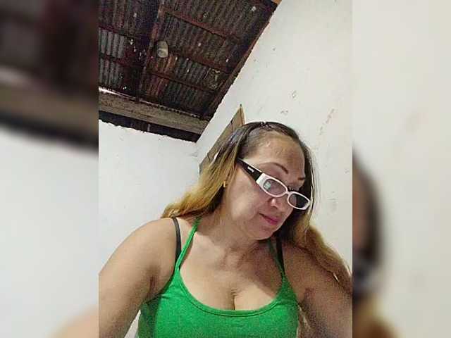 cherrywhite03's BongaCams show and profile