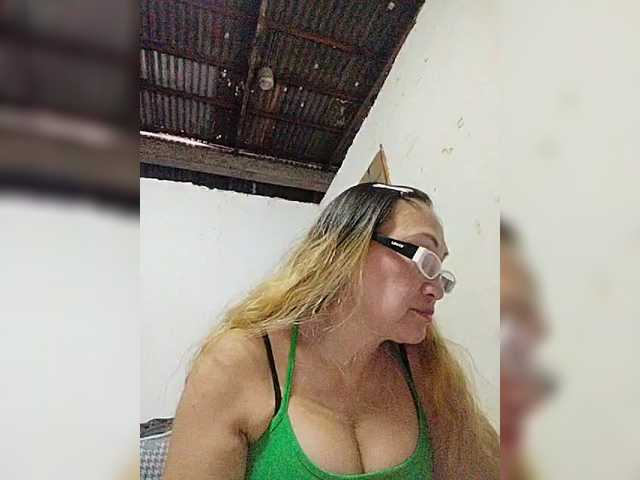 cherrywhite03's BongaCams show and profile