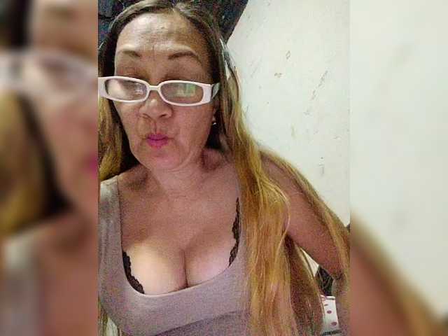 cherrywhite03's BongaCams show and profile