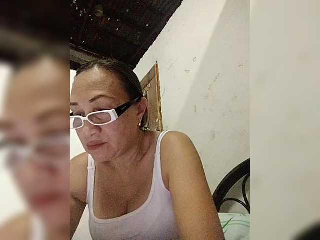 cherrywhite03's BongaCams show and profile