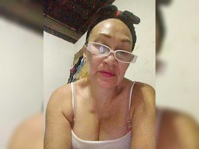 cherrywhite03's BongaCams show and profile