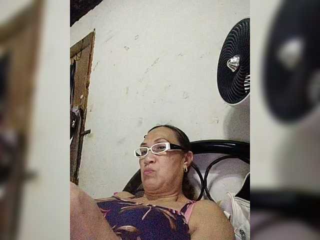 cherrywhite03 webcam bongacams model stream image