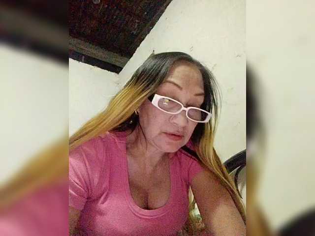 cherrywhite03 webcam bongacams model stream image