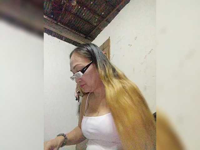 cherrywhite03's BongaCams show and profile