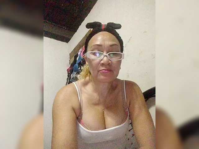 cherrywhite03's BongaCams show and profile